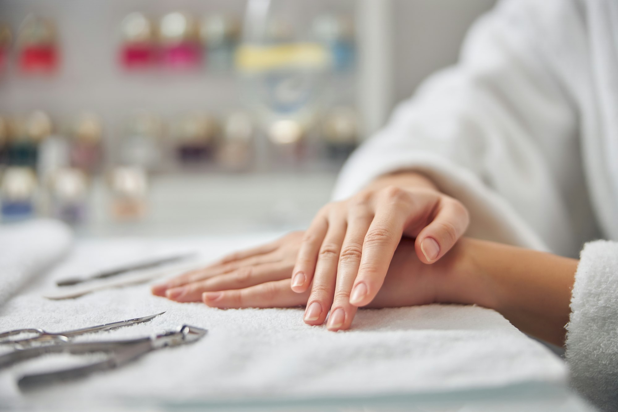 Woman coming to nail artist for manicure